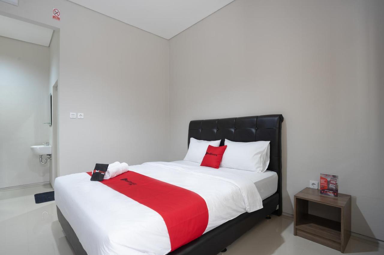 Reddoorz Plus Near Jiexpo Kemayoran Jakarta Buitenkant foto