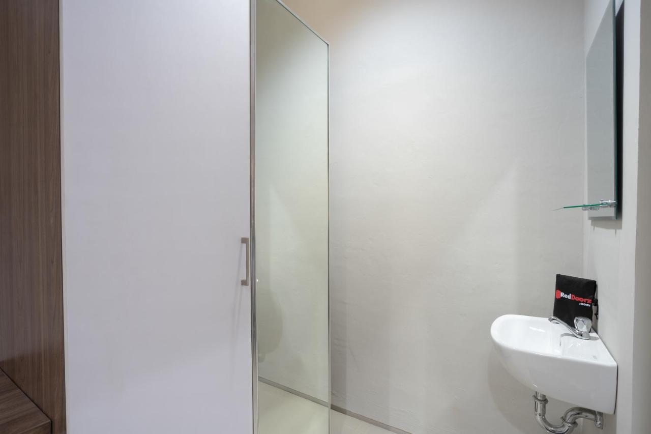 Reddoorz Plus Near Jiexpo Kemayoran Jakarta Buitenkant foto