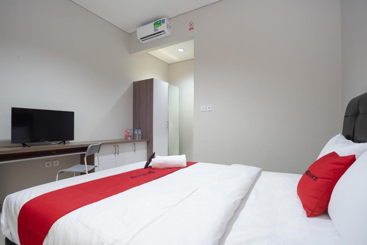 Reddoorz Plus Near Jiexpo Kemayoran Jakarta Buitenkant foto