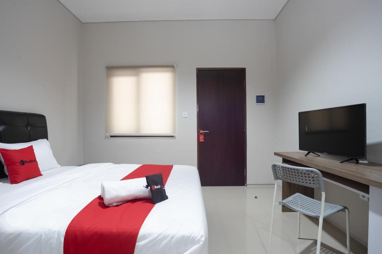 Reddoorz Plus Near Jiexpo Kemayoran Jakarta Buitenkant foto
