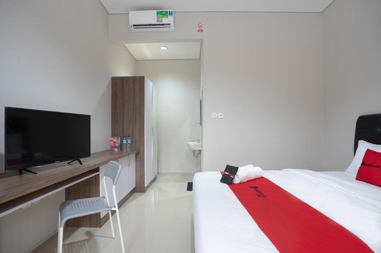 Reddoorz Plus Near Jiexpo Kemayoran Jakarta Buitenkant foto