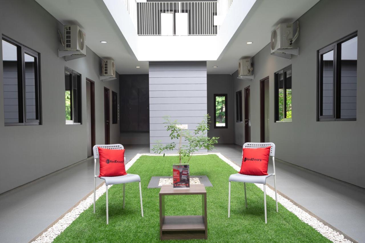Reddoorz Plus Near Jiexpo Kemayoran Jakarta Buitenkant foto