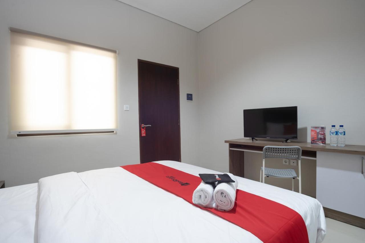 Reddoorz Plus Near Jiexpo Kemayoran Jakarta Buitenkant foto