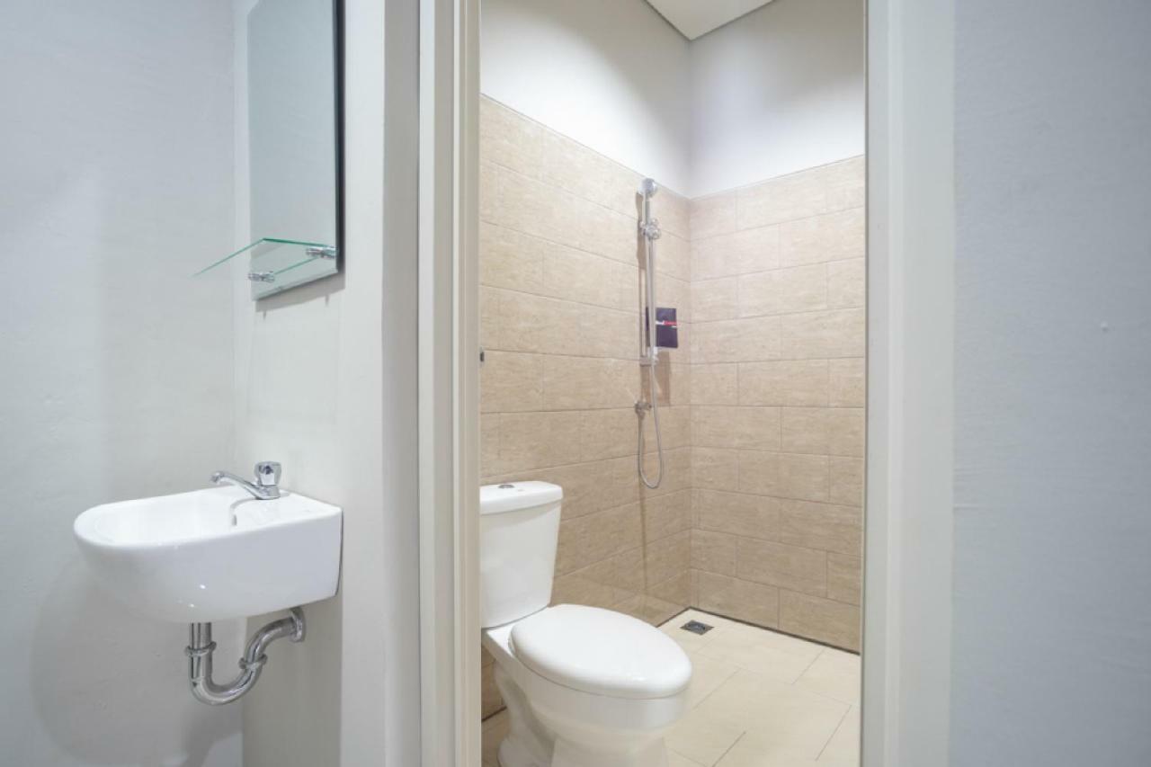 Reddoorz Plus Near Jiexpo Kemayoran Jakarta Buitenkant foto