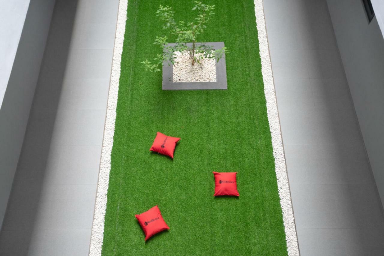Reddoorz Plus Near Jiexpo Kemayoran Jakarta Buitenkant foto